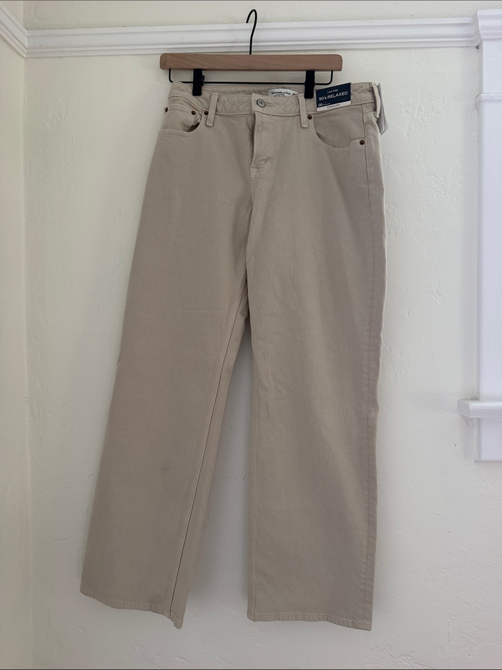 Abercrombie & Fitch Beige Low-Rise 90's Relaxed Straight Pants - Picture 2 of 6